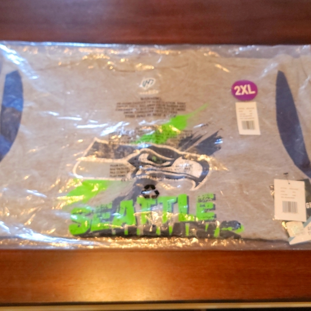 Mens Seattle Seahawks Long-Sleeved T Shirt. BRAND NWT. 2XL.